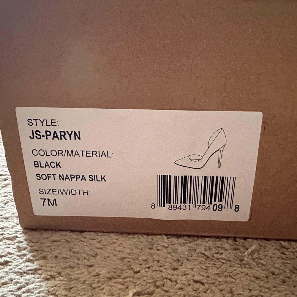 Women's Black Pointed Toe Stiletto Pumps - Picture 2 of 5